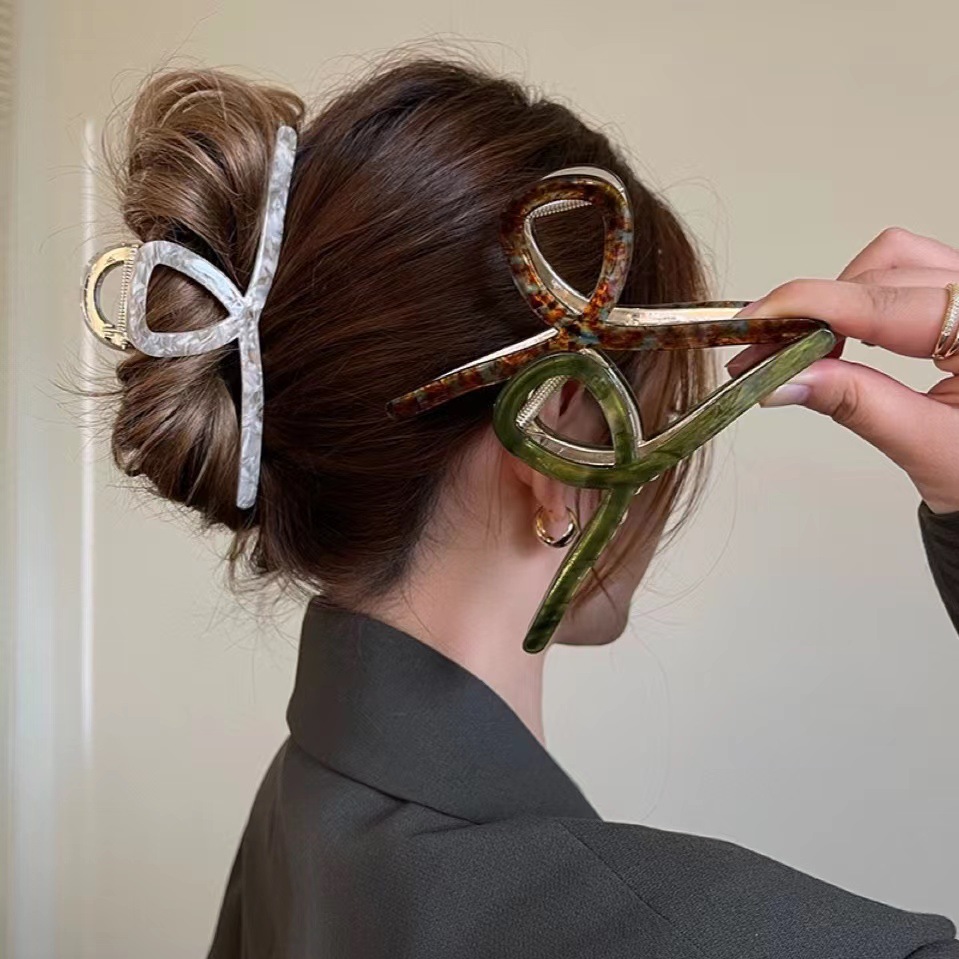 Hair Clip Claw Large - مشبك شعر جديد وعصري لعام 2026