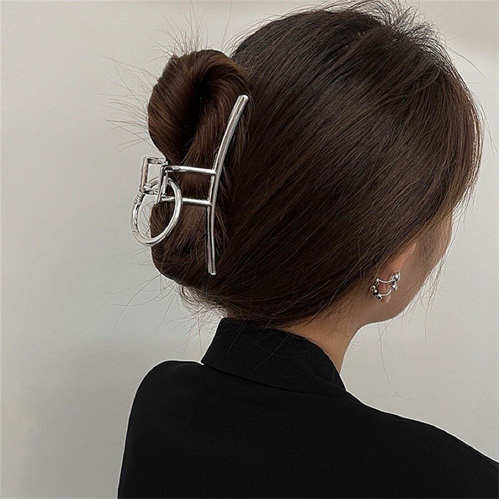 Hair Clip Claw Large - مشبك شعر معدني فضي كبير بتصميم