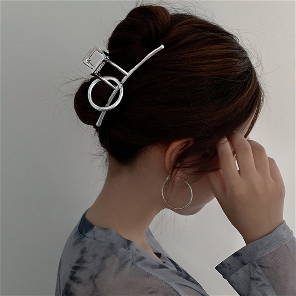 مشبك شعر معدني فضي كبير بتصميم - مراجعة Hair Clip Claw Large وسعره